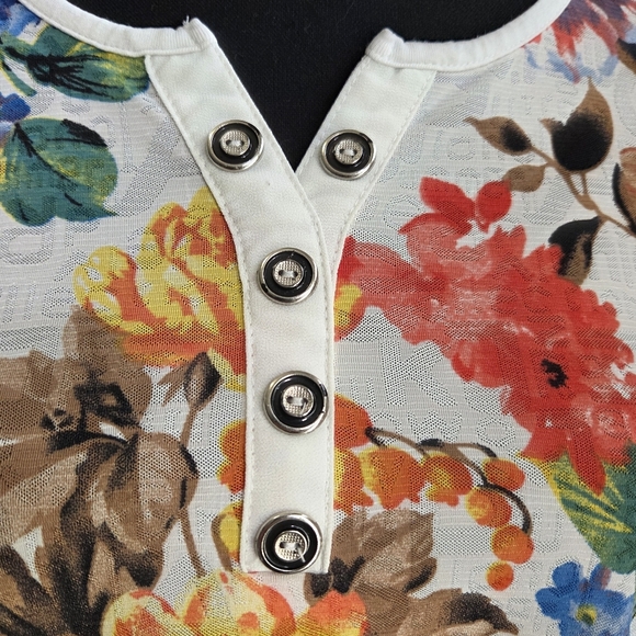 Floral Short Sleeve Women's Top Size L  NO SIZE TAG - Picture 3 of 3